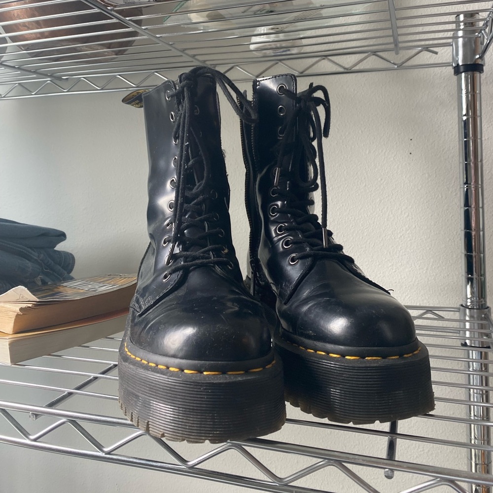 Platform Doc Martens, broken zipper.